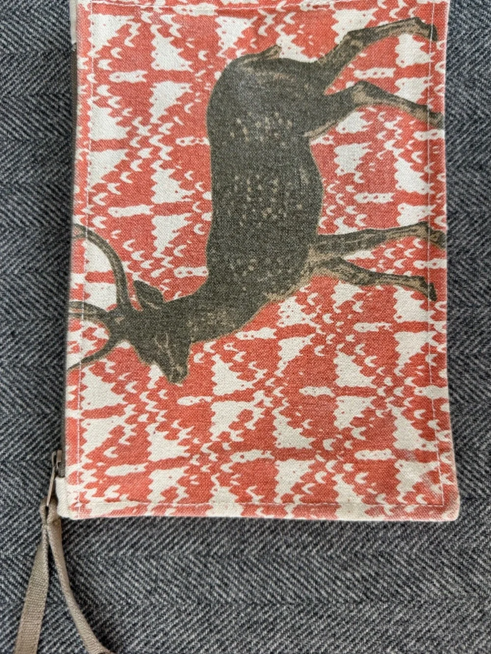 NWOT, THOMAS PAUL, DARLING ZIPPERED POUCH IN DEER DESIGN